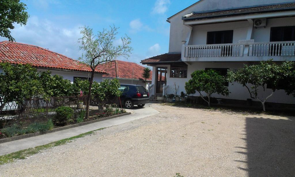 Guesthouse Sinani Улцин Екстериор снимка