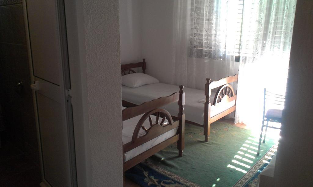 Guesthouse Sinani Улцин Стая снимка