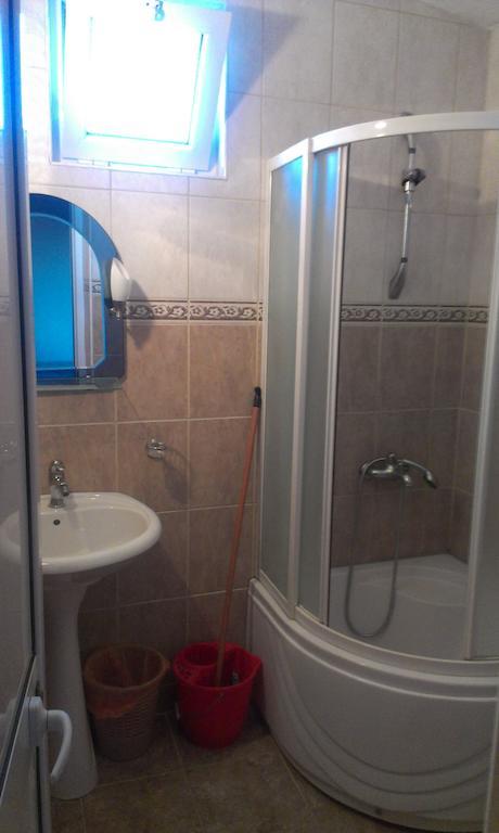 Guesthouse Sinani Улцин Стая снимка