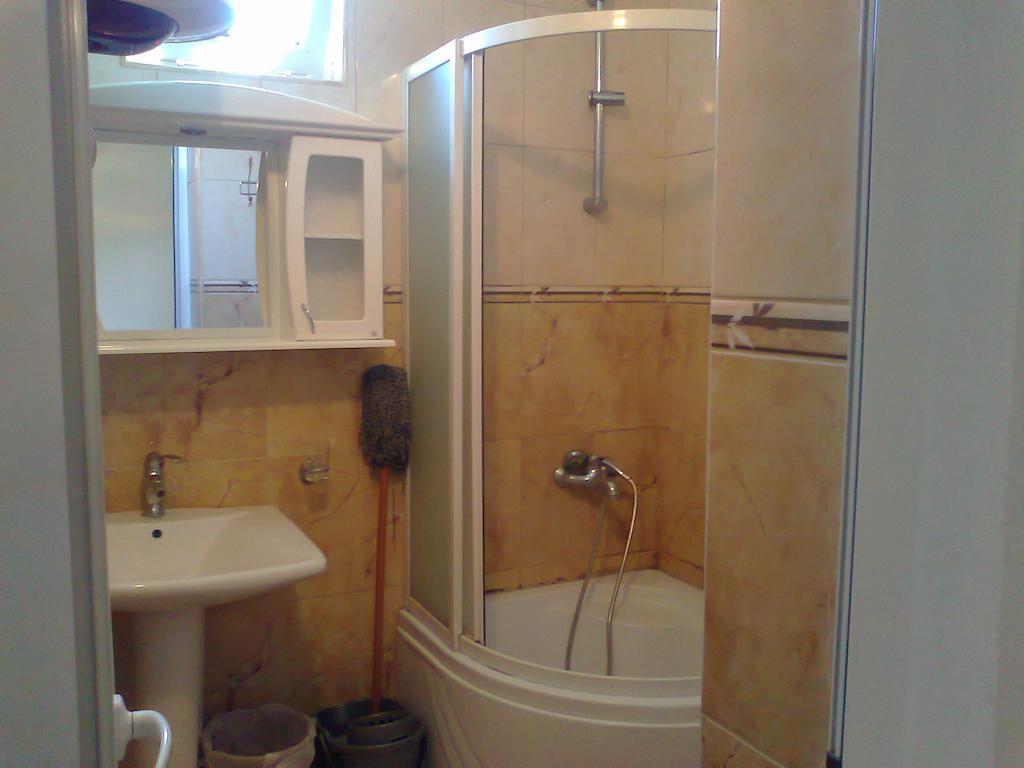 Guesthouse Sinani Улцин Стая снимка