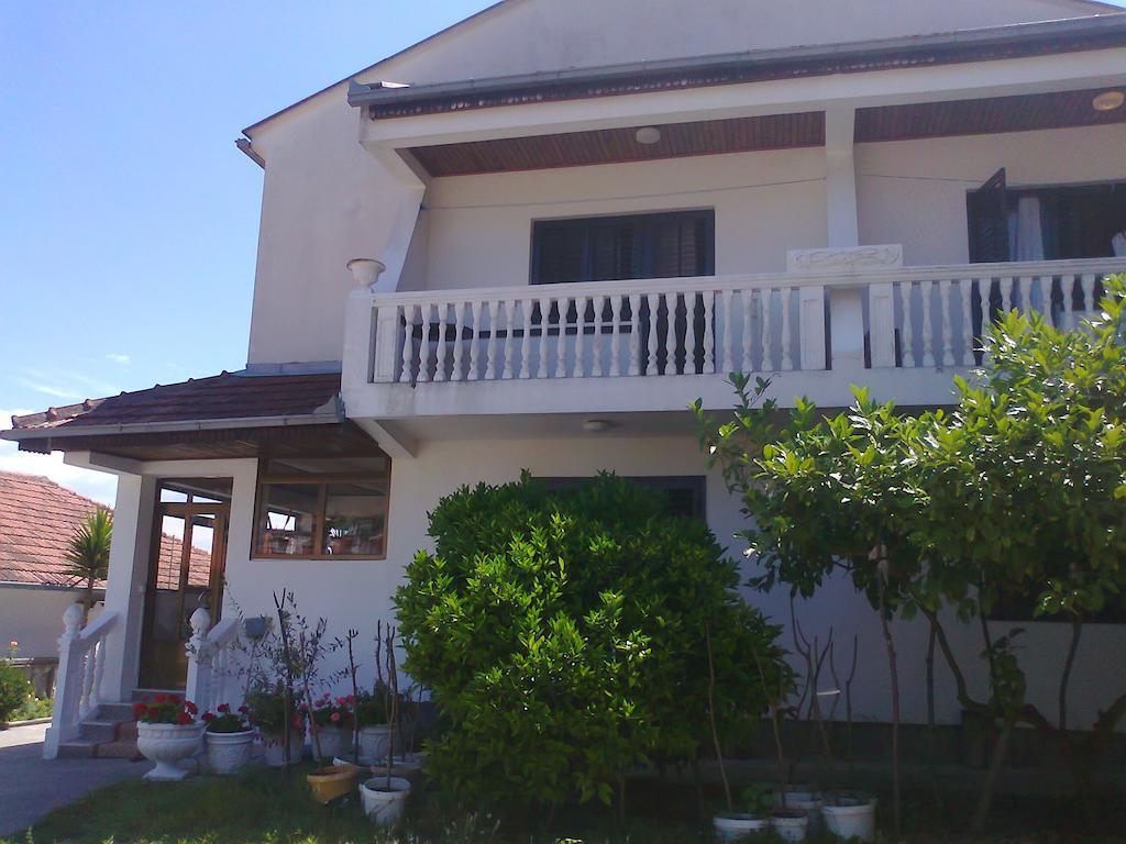Guesthouse Sinani Улцин Екстериор снимка